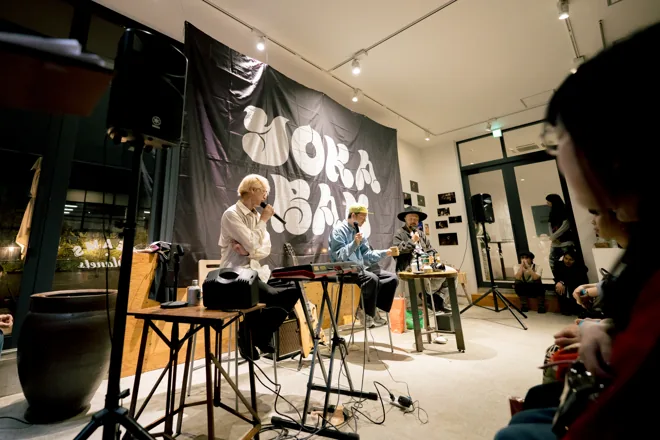 下北沢：来場者と出演者が集まるBEAMS Planets Shimokitazawaの会場全景