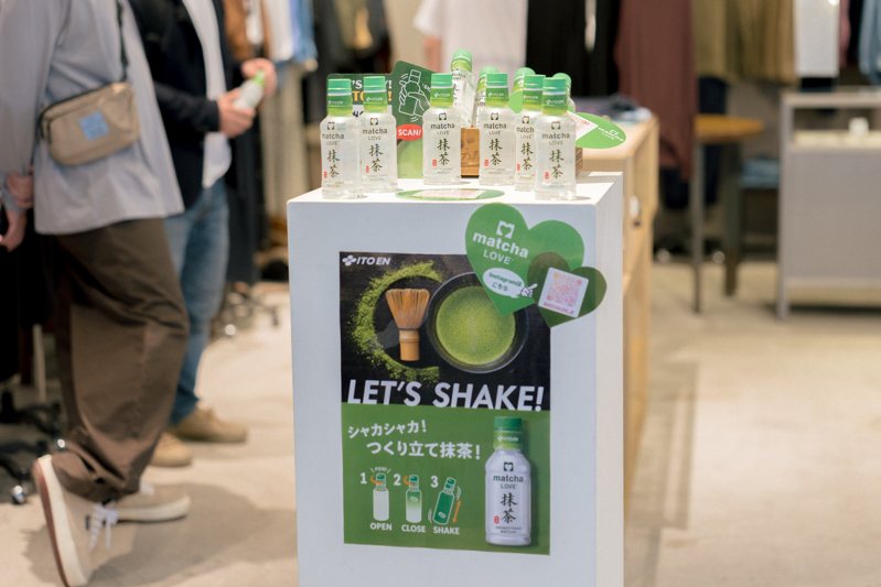 TOKUBAN 下北沢：会場に展示された抹茶ボトルと案内